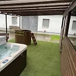 Semesterbostad Delfin Sziv Haza - Szauna Es Jakuzzi *